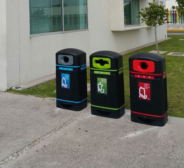 Streamline Jubilee™ Recycling Bin